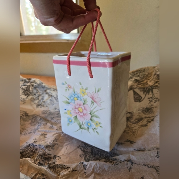 FTDA 1986 Gift Bag Vase Planter Floral Ceramic Pink Rope Handles Japan - Picture 3 of 5